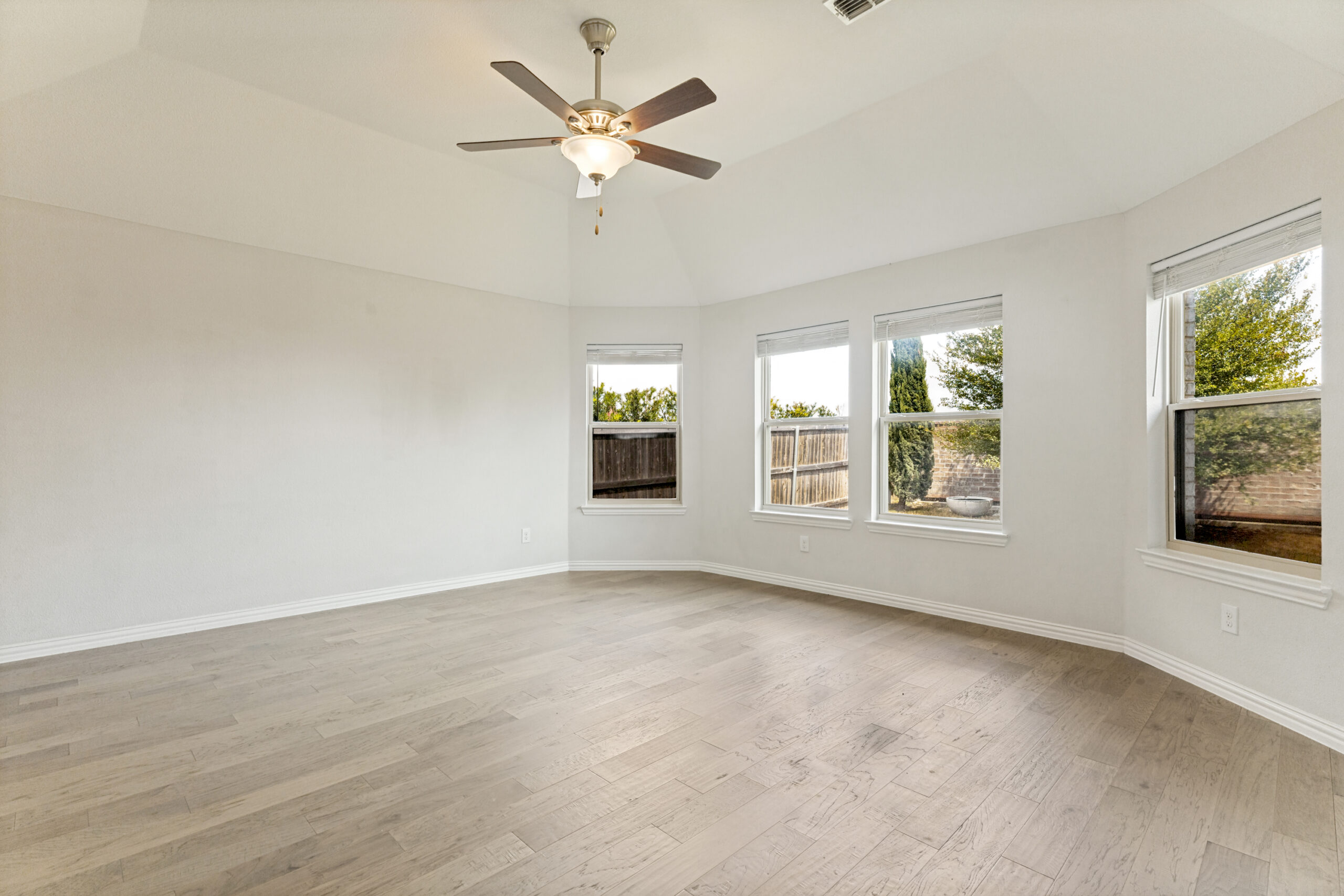1520 Eleanor Drive photo 12