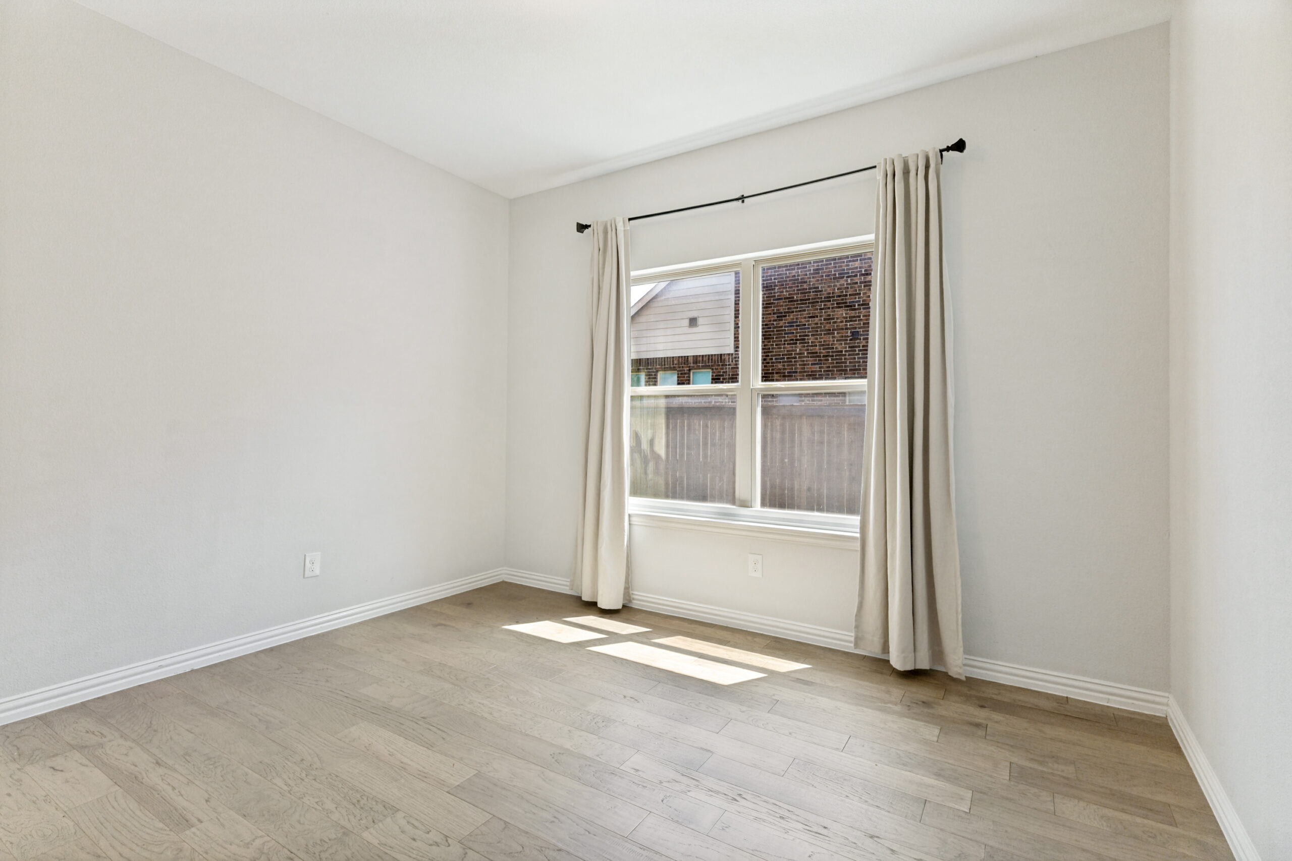 1520 Eleanor Drive photo 14